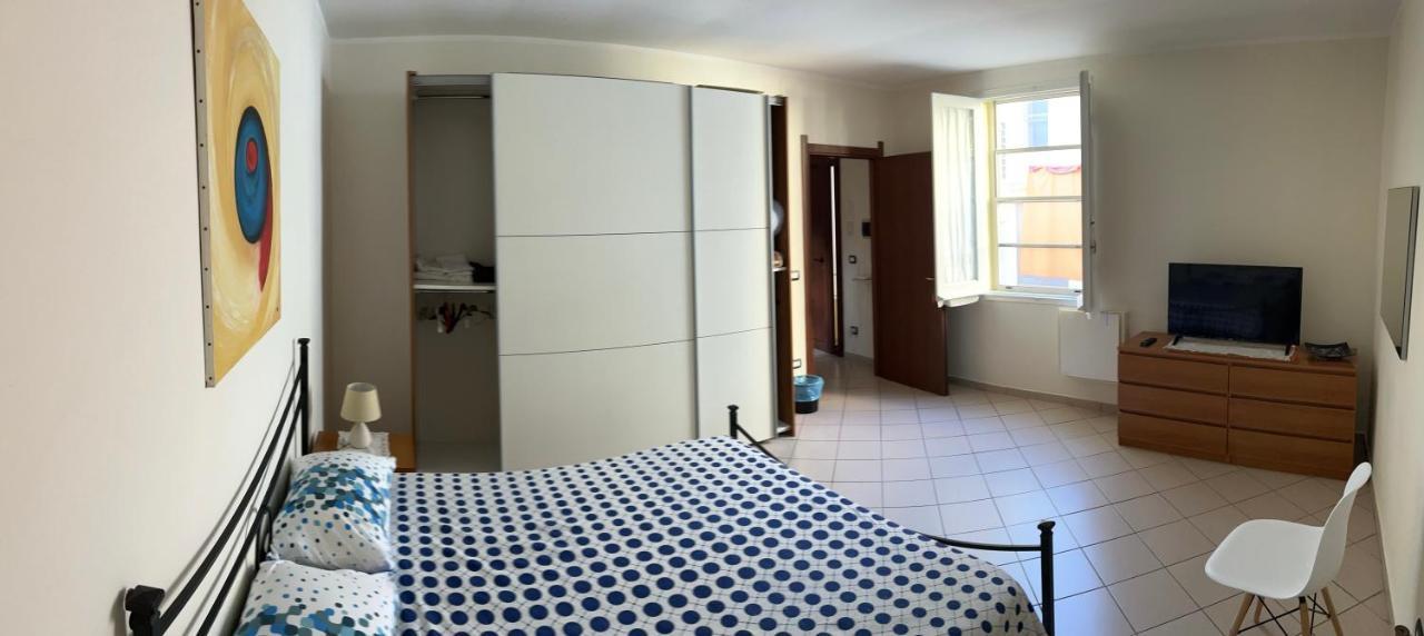 Casa Adriana, Centralissima, Confinante Ospedale Civile Sassari Kültér fotó