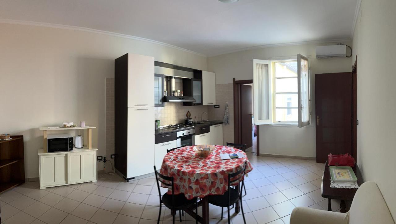 Casa Adriana, Centralissima, Confinante Ospedale Civile Sassari Kültér fotó
